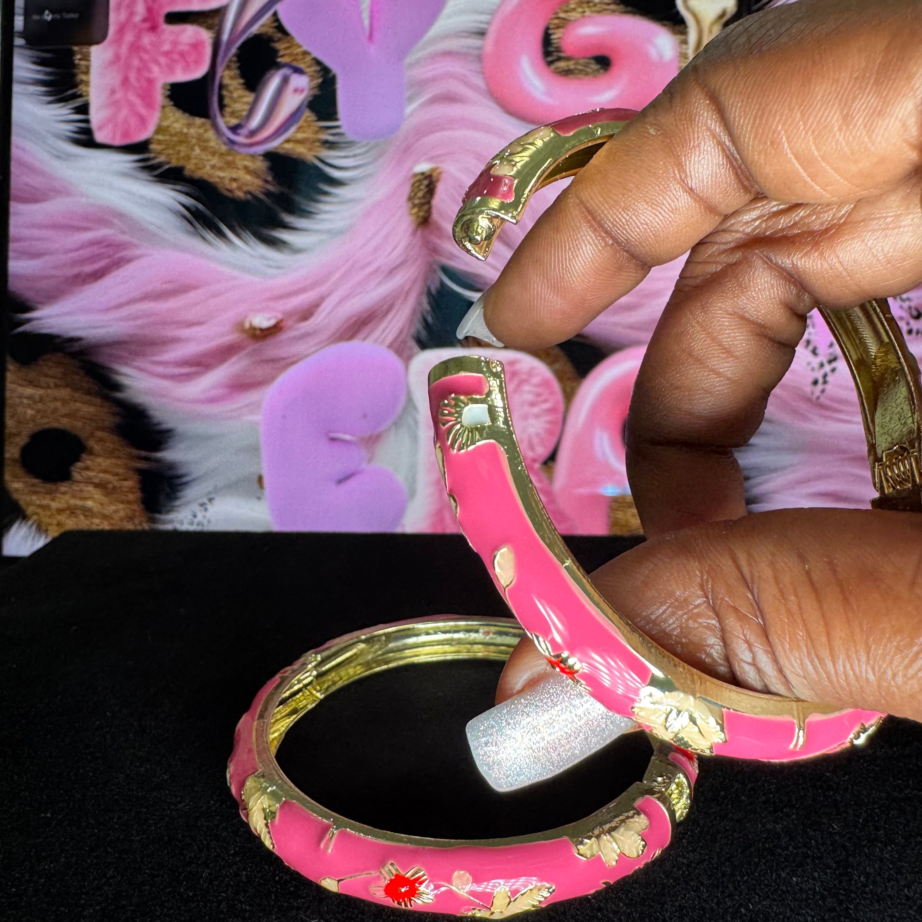 GLD ENAMEL BANGLES