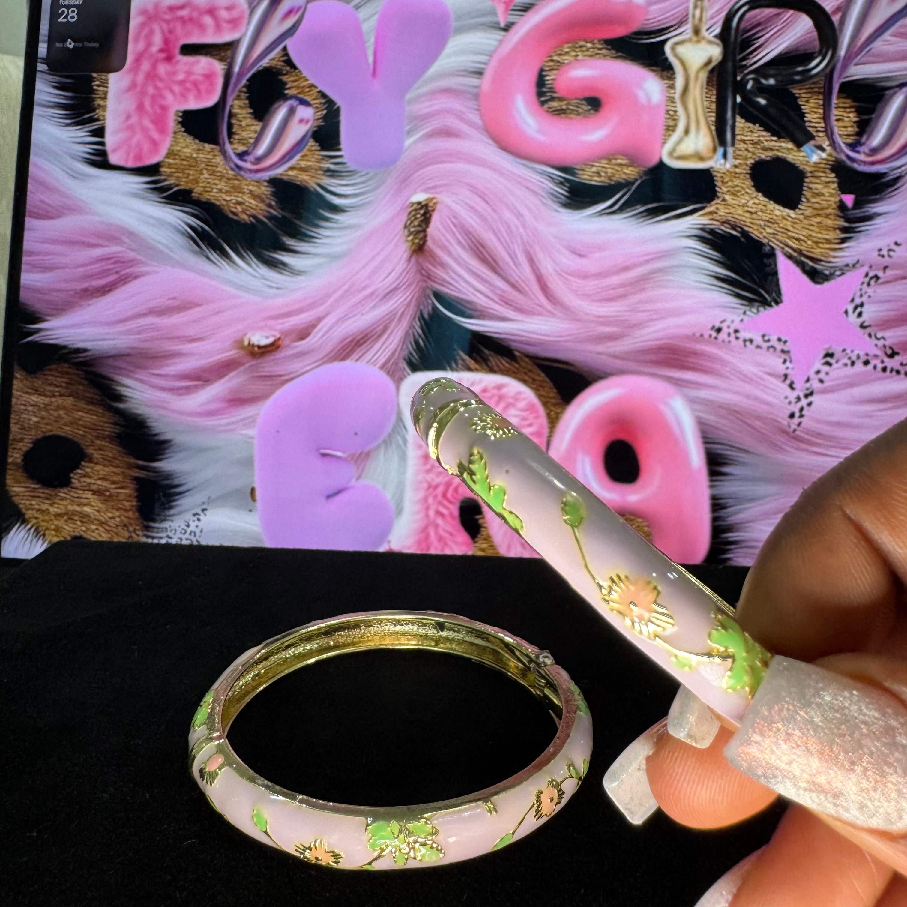 GLD ENAMEL BANGLES