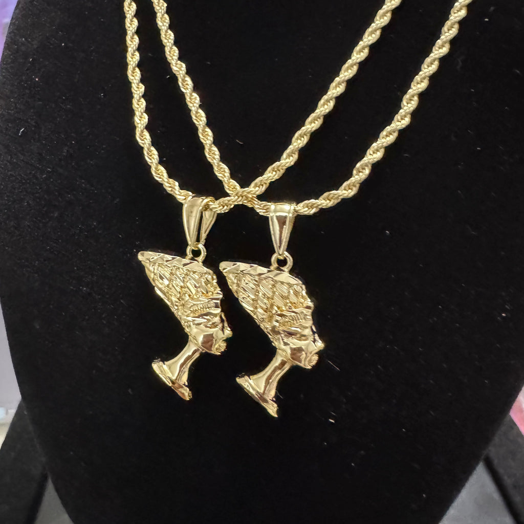 THEE QUEEN PENDANT + CHAIN