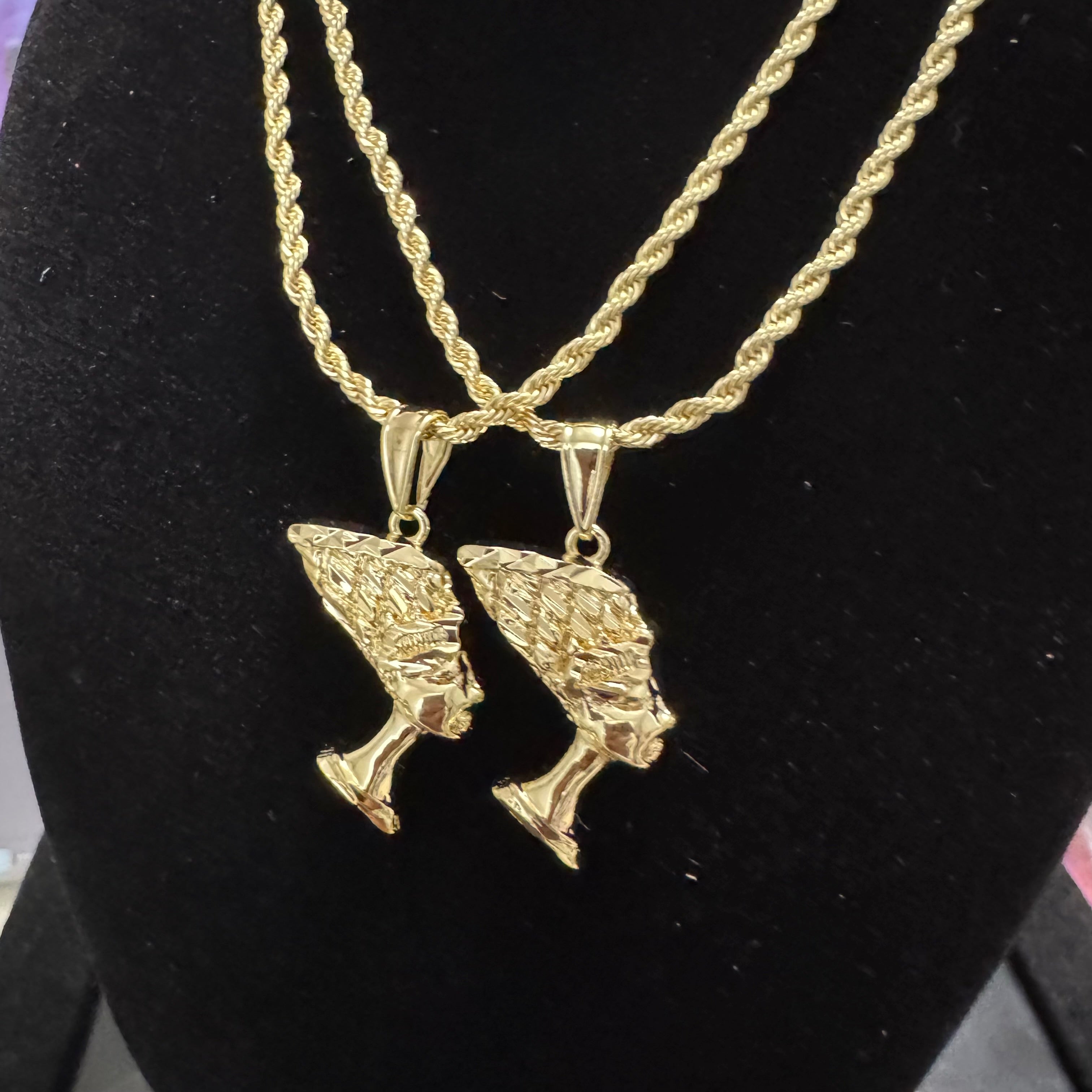THEE QUEEN PENDANT + CHAIN